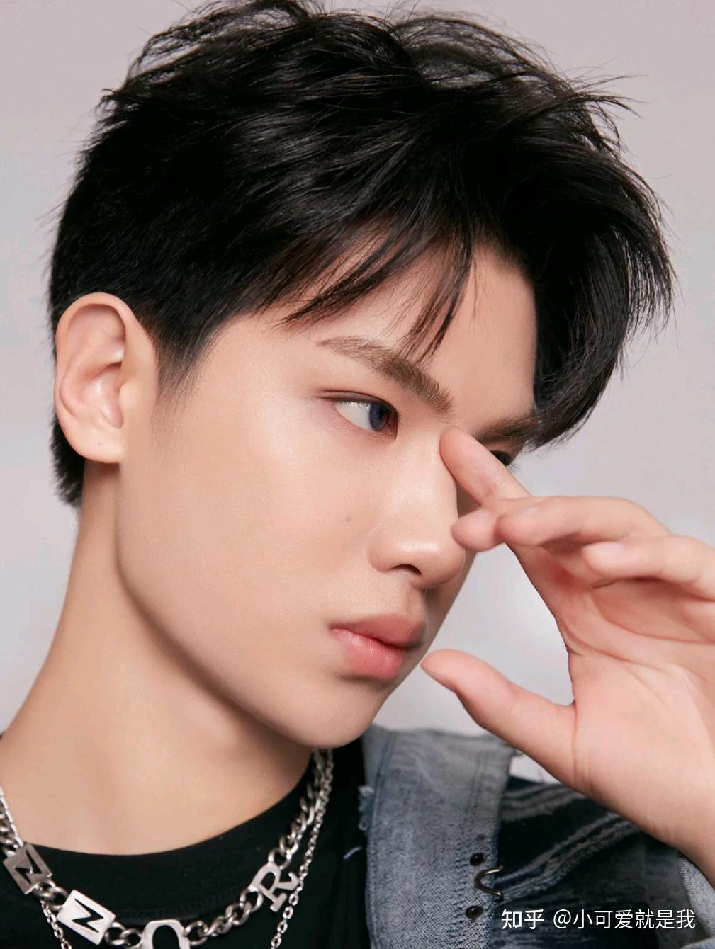 宋茂启解读看了黄明昊才知道圆鼻头也可以很帅气