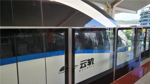 全球首条跨海云轨列车下线比亚迪新基建走向海外