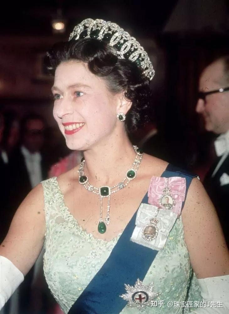 一冠三戴传承147年，英国女王最爱的这顶冠冕，竟是偷出来的？！ - 知乎