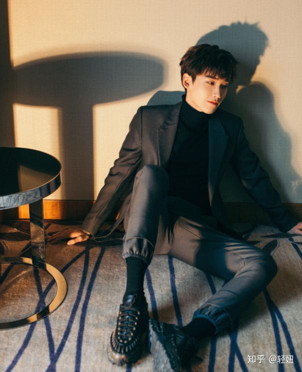 还有一个很大的原因是邢昭林的外在条件和性格都非常好,长相帅气,身材