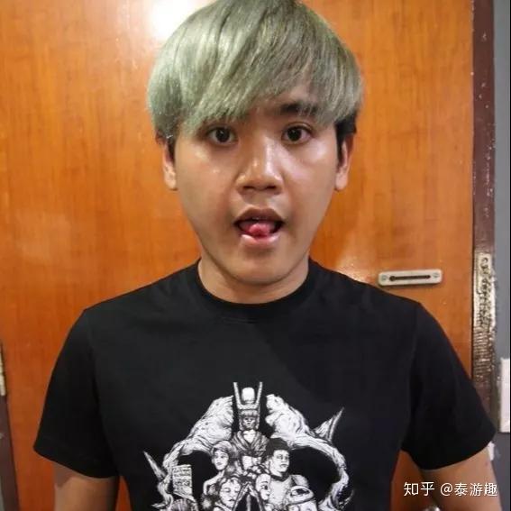 搞笑合集小伙伴们都惊呆了为了cos泰国网红把自家马桶都玩坏了