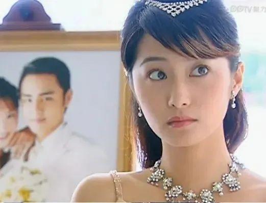 唉赵小侨那么美却那么惨