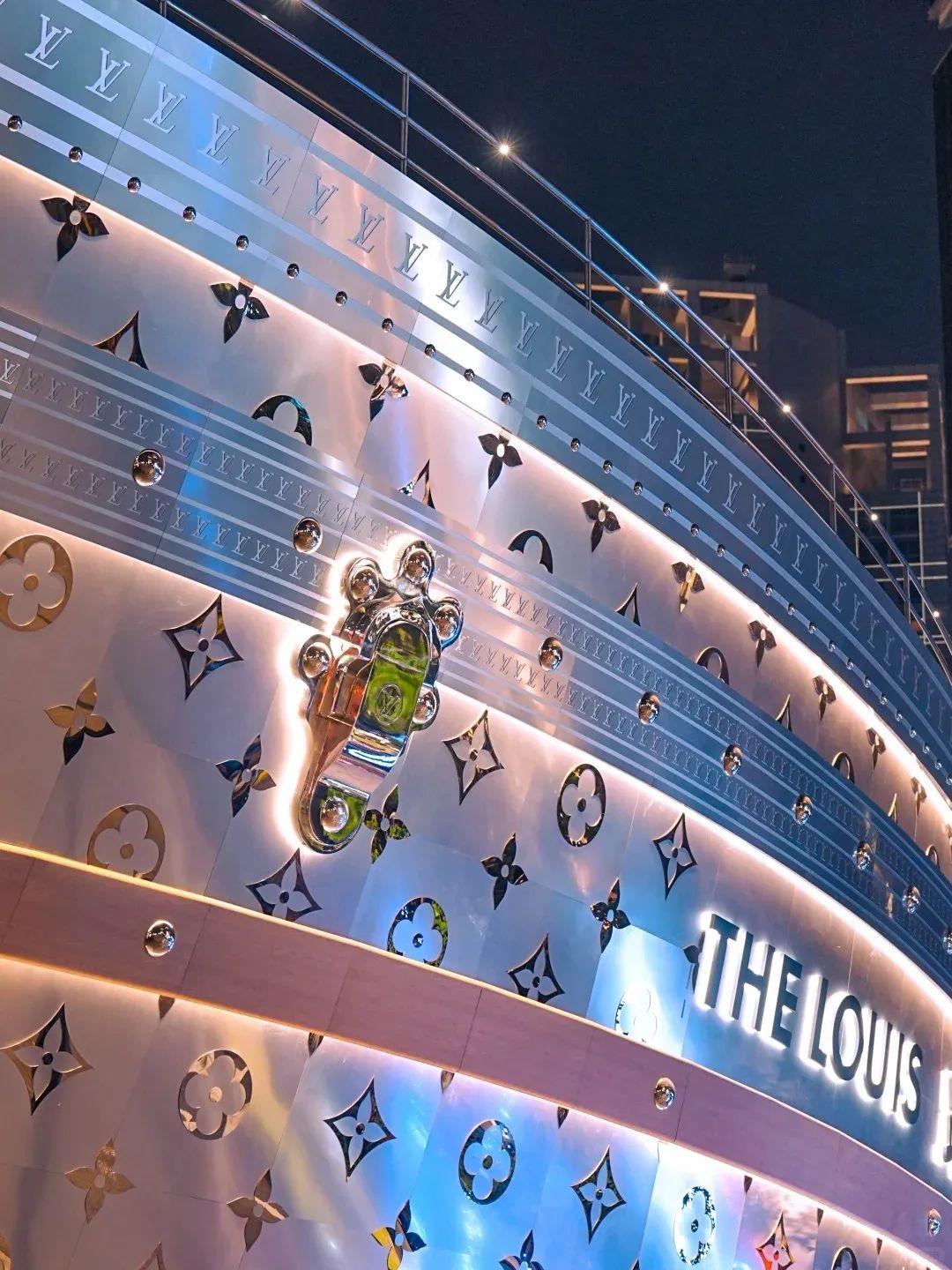 新地标！LV把全球唯一的沉浸式巨轮「The Louis 路易号」开进上海，引发城市文旅现象级热度 - 知乎