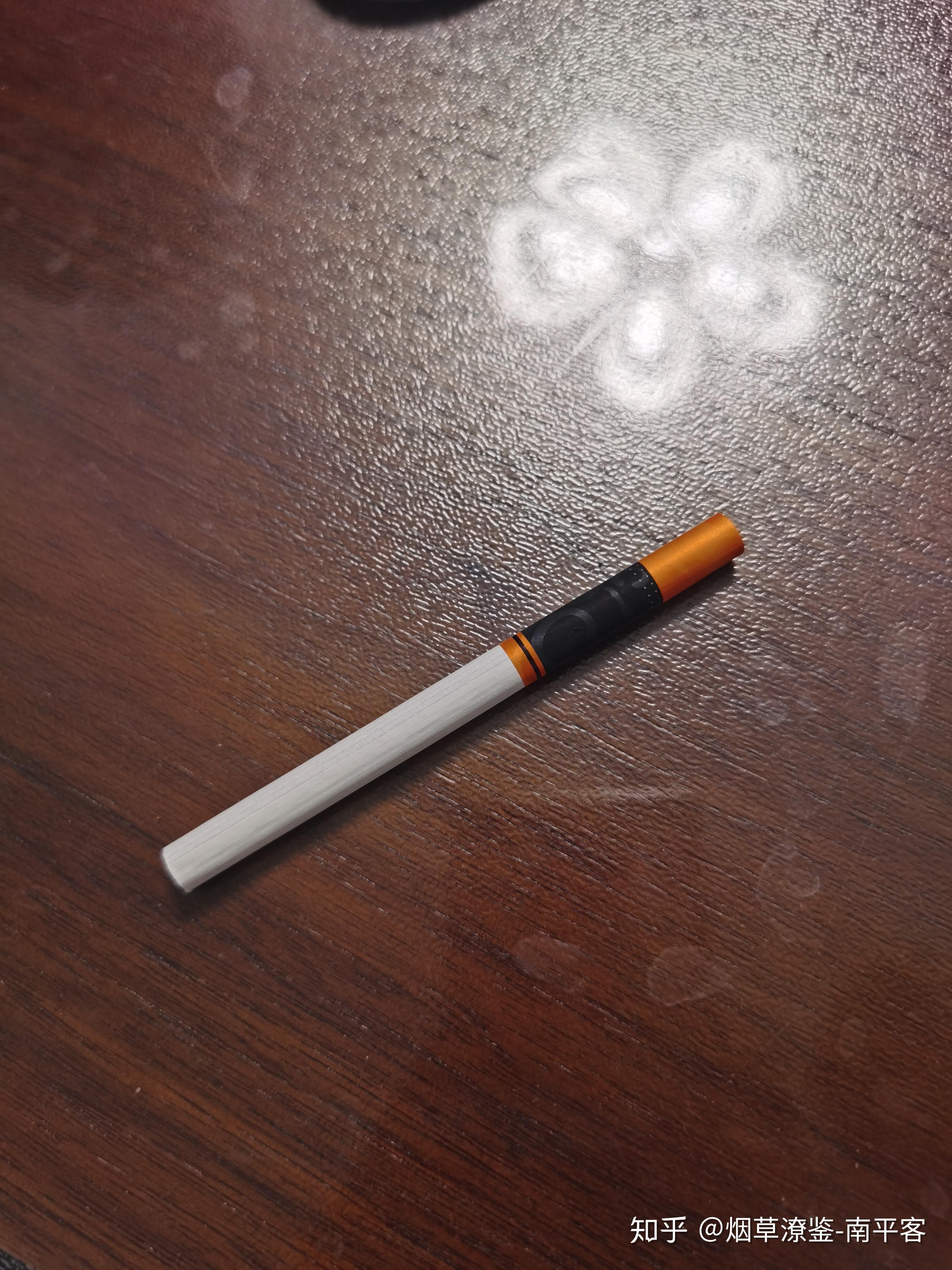 出产的烟印象最多的为宽窄,和这款烟一样,味道有一股别于香烟的香味