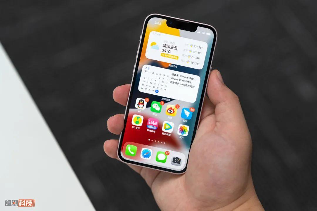 机哥先问问大家,怎么评判小屏手机呢,大家是看屏幕尺寸还是体积大小?