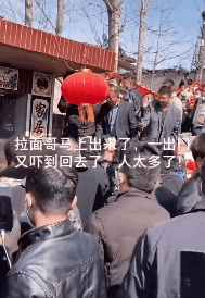 一夜爆火的“拉面哥”,要被抖音网红逼上绝路了……22 一夜爆火的“拉面哥”,要被抖音网红逼上绝路了……22