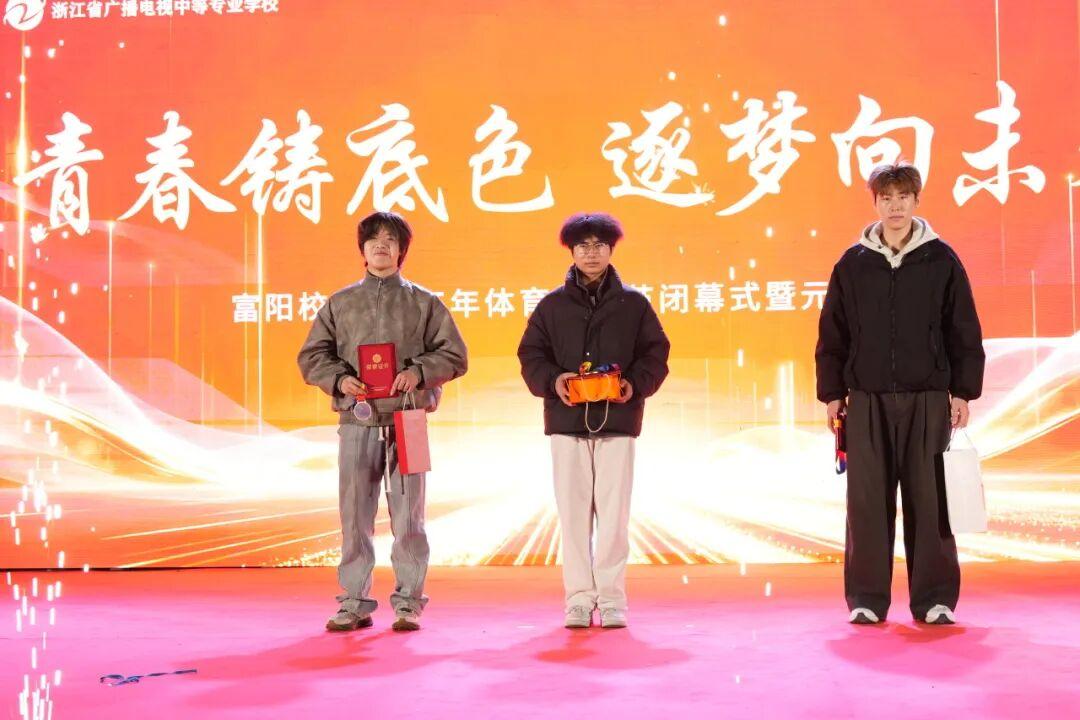 浙江省广播电视中等专业学校 | 富阳校区羽毛球赛圆满落幕!(图5) 浙江省广播电视中等专业学校 | 富阳校区羽毛球赛圆满落幕!(图5)