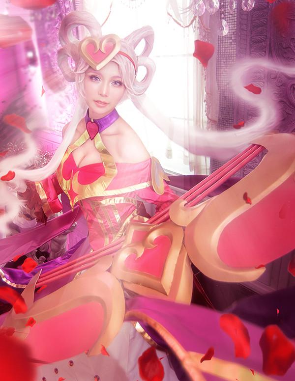 身为召唤师的我能够召唤二次元女神