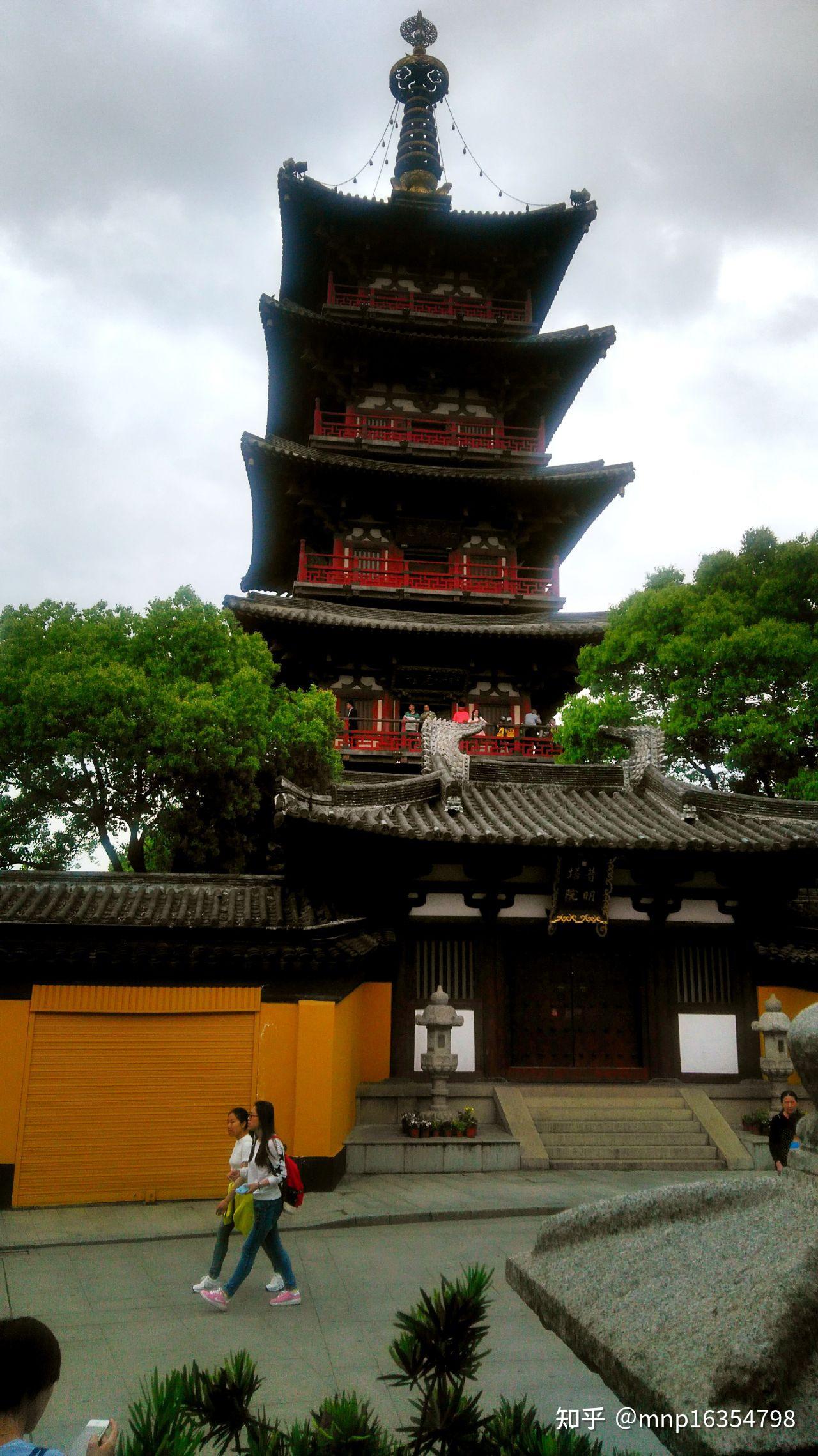 寒山寺始建于南朝萧粱代天监年间(公元502～519)年,原名"妙利普明塔院