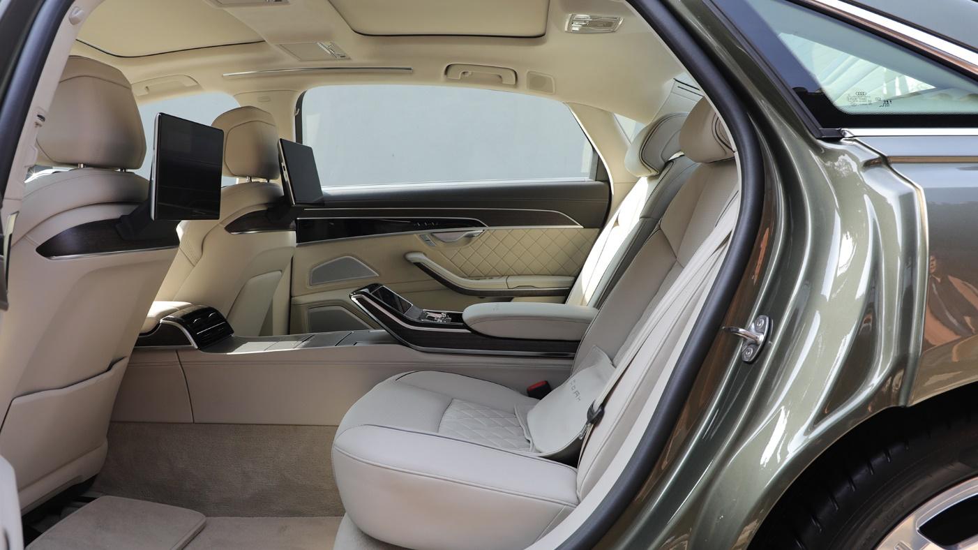 后排堪比头等舱气势不输迈巴赫s级的奥迪a8l新车香吗