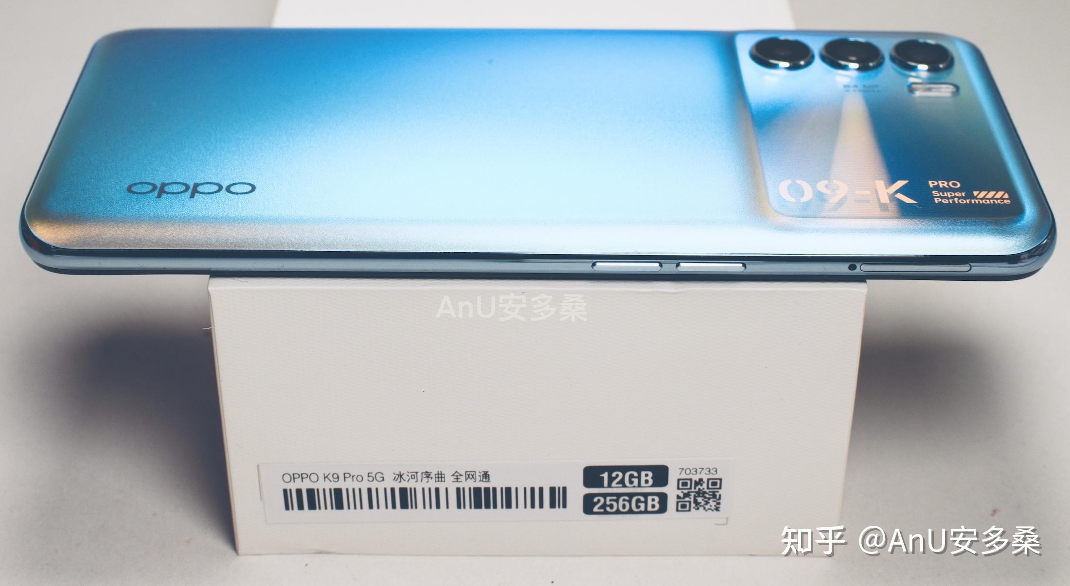 外包装盒是非常地简约,除了k9 ,就是oppo的大logo,还是长条形的白盒子