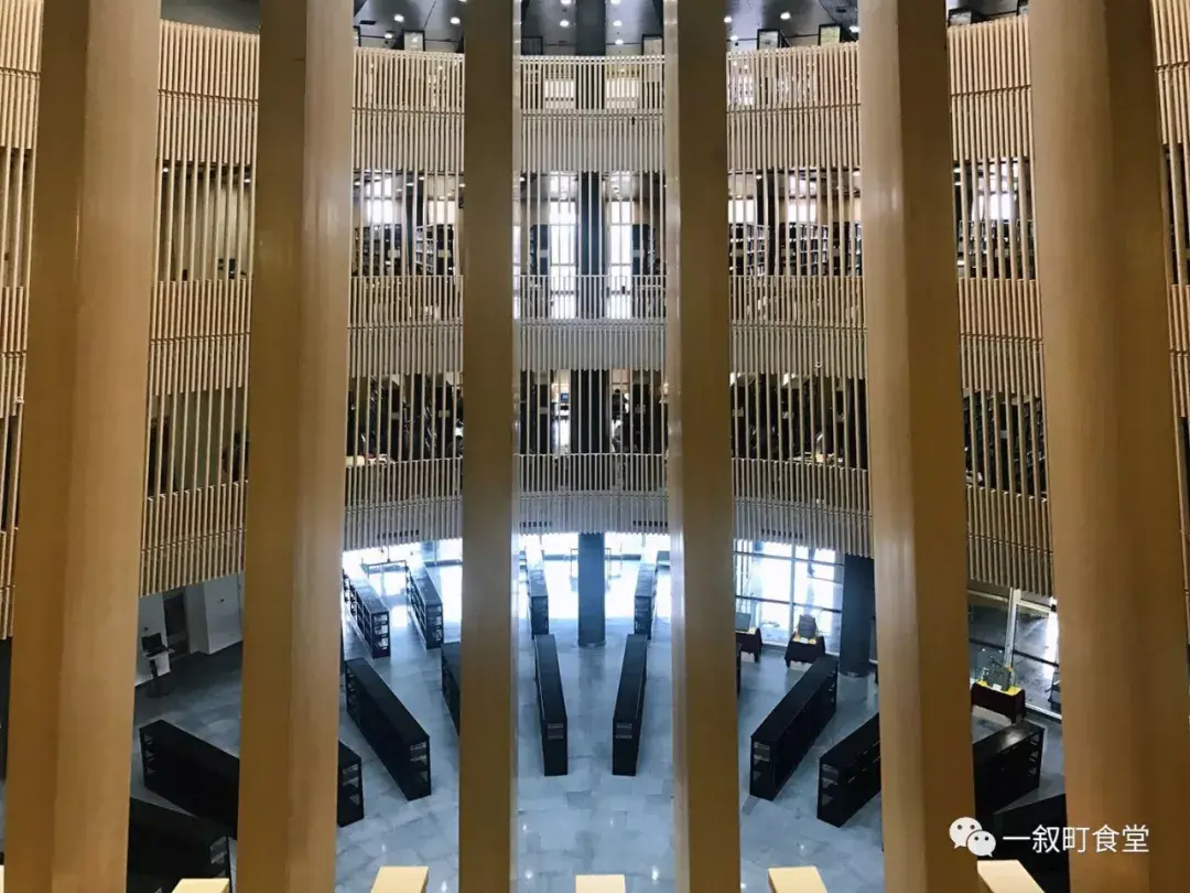 清华大学文科图书馆:全景敞视结构清华的确在变得越来越"人文".