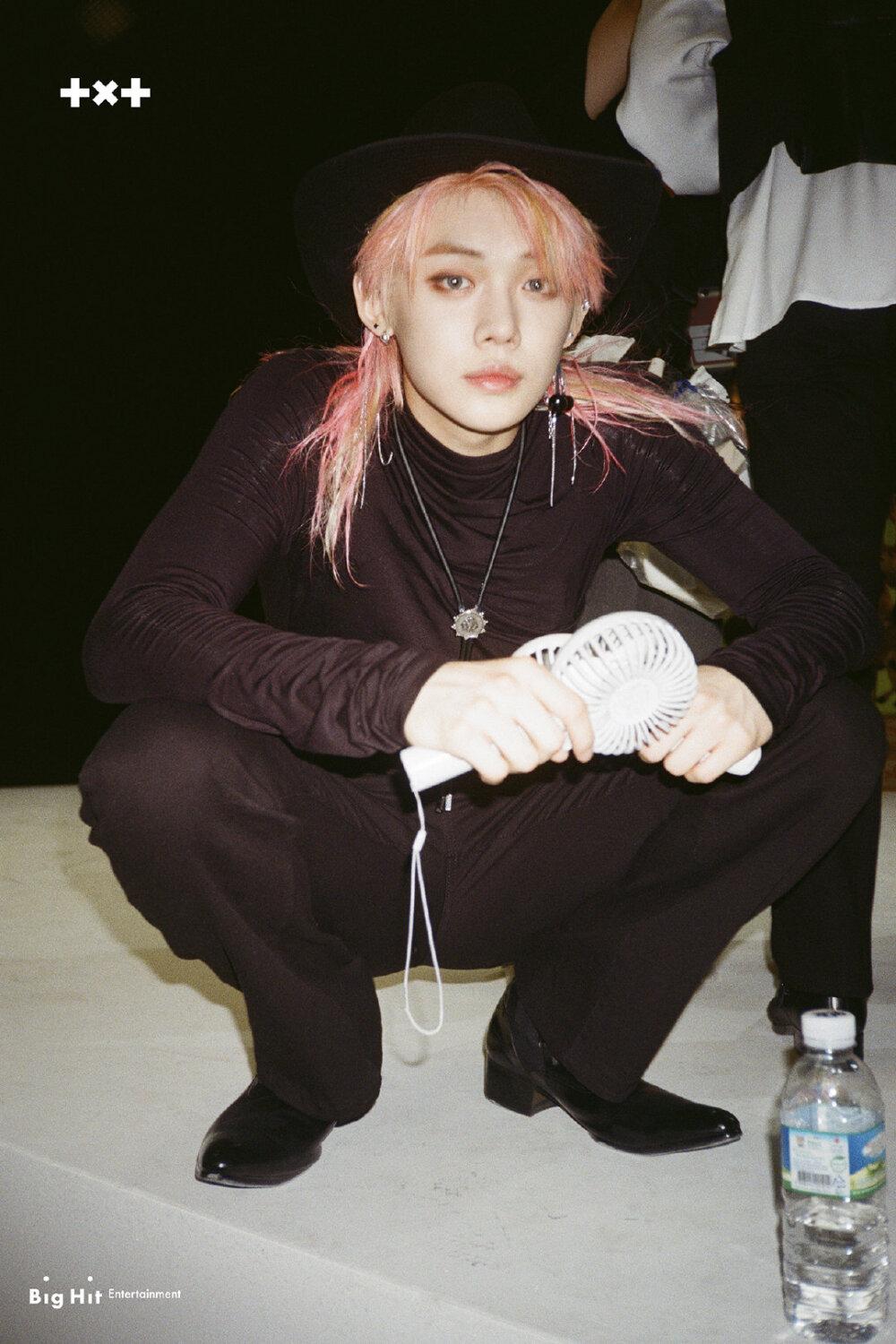 有没有txt男团崔然竣崔连准很好看的图粉色头发的为主