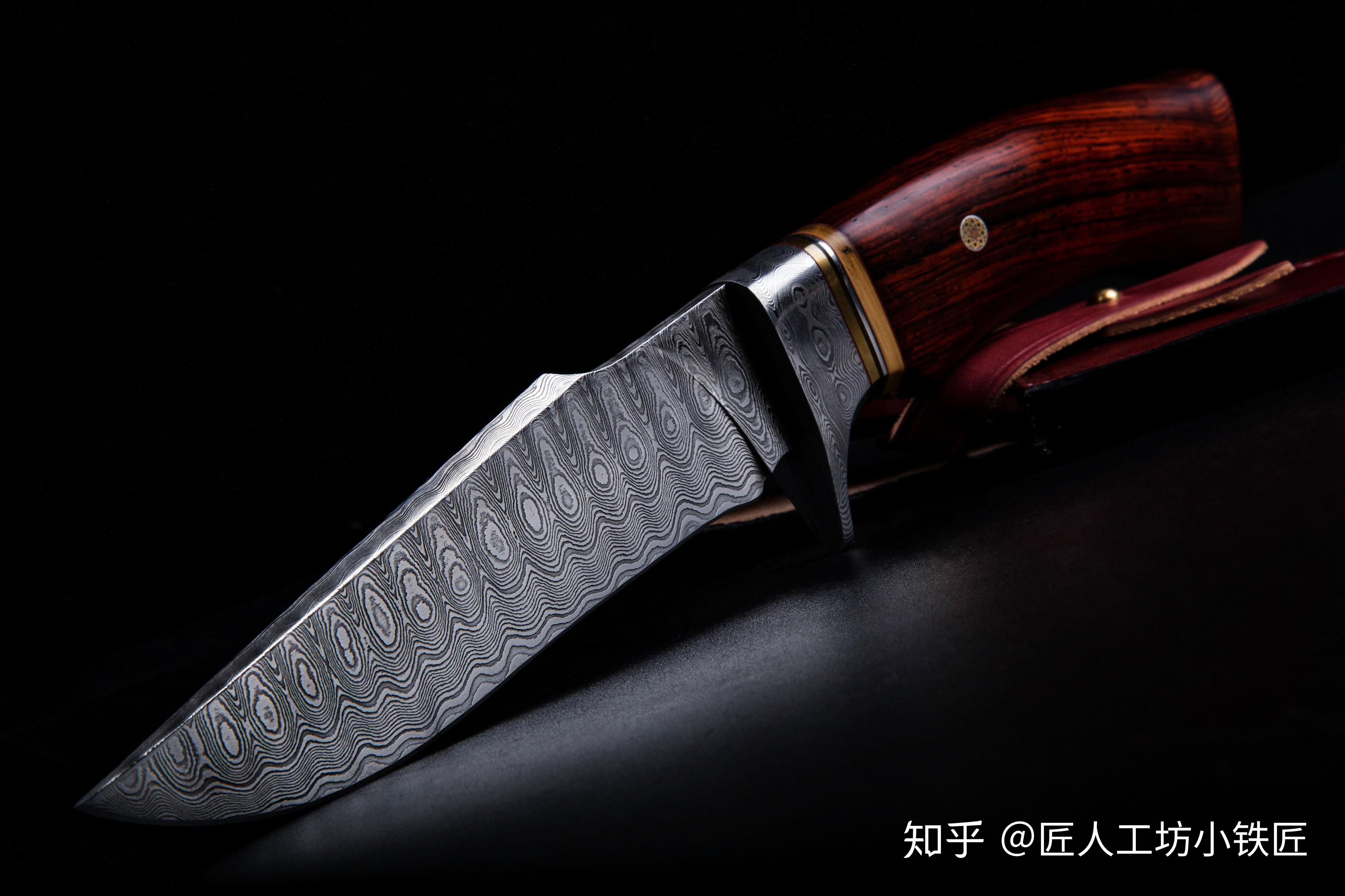 博伊刀的设计极具搏斗性和攻击性,刀身狭长,简洁有力,流线型锋刃,鳍型