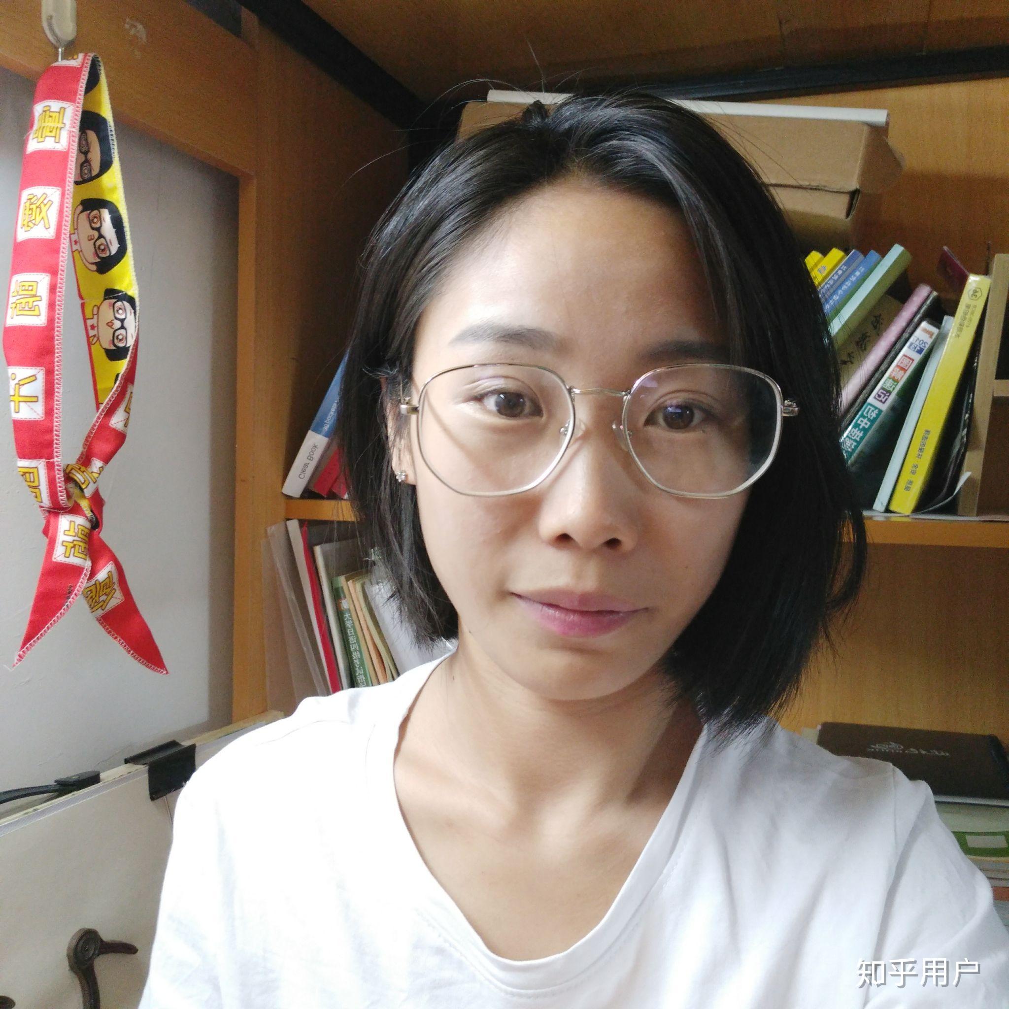 照片和镜子中的自己哪个更接近真实中的自己?