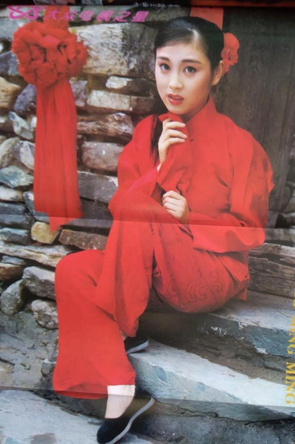 "这一次赵明明选择了妥协,拍完赵飞燕正是名声大噪的最佳事业上升期