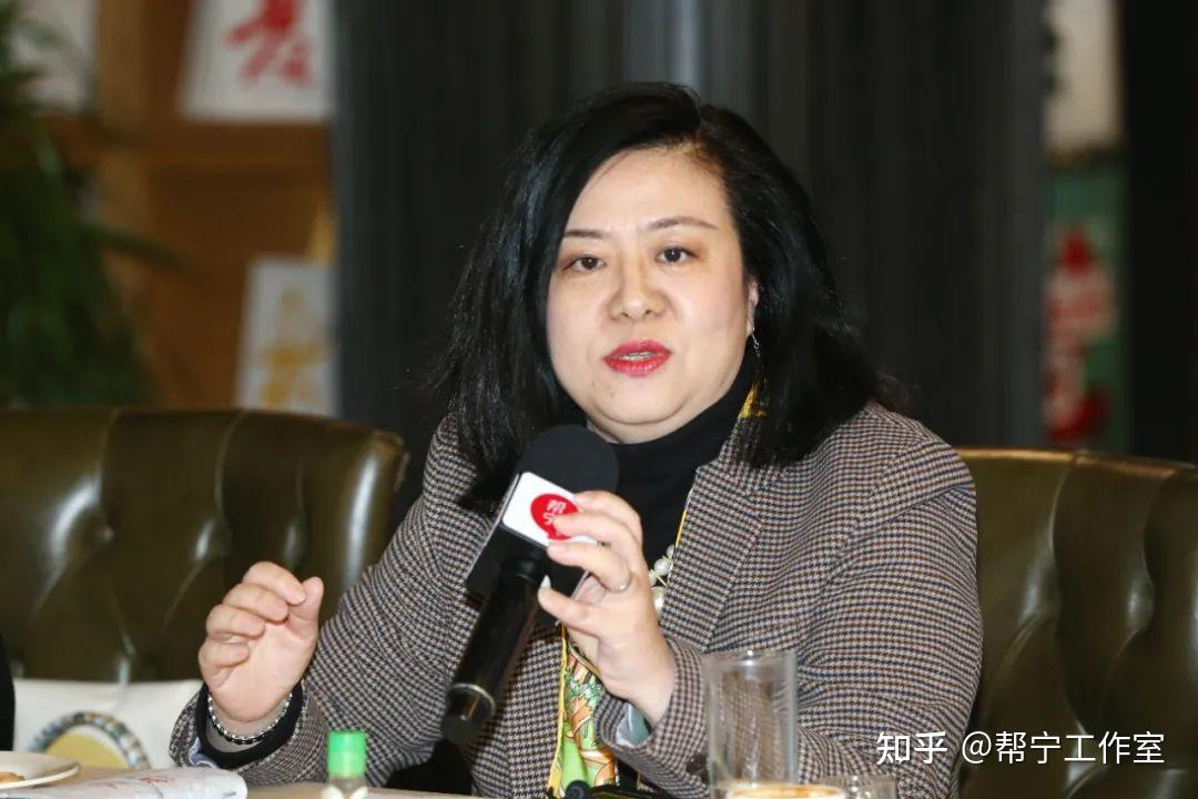 由于其专业和所处职业领域,吴晶辉坦言,一直以来她身边以男性居多.