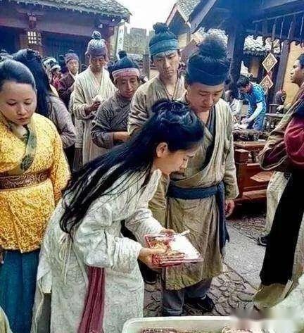 横店群众女演员现状美女烂大街做梦都想成明星