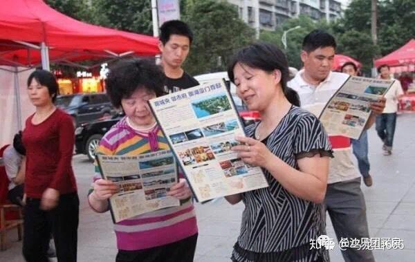 我们经常看见穿着不太像置业顾问但说是售楼部的拿着楼盘宣传单页到处