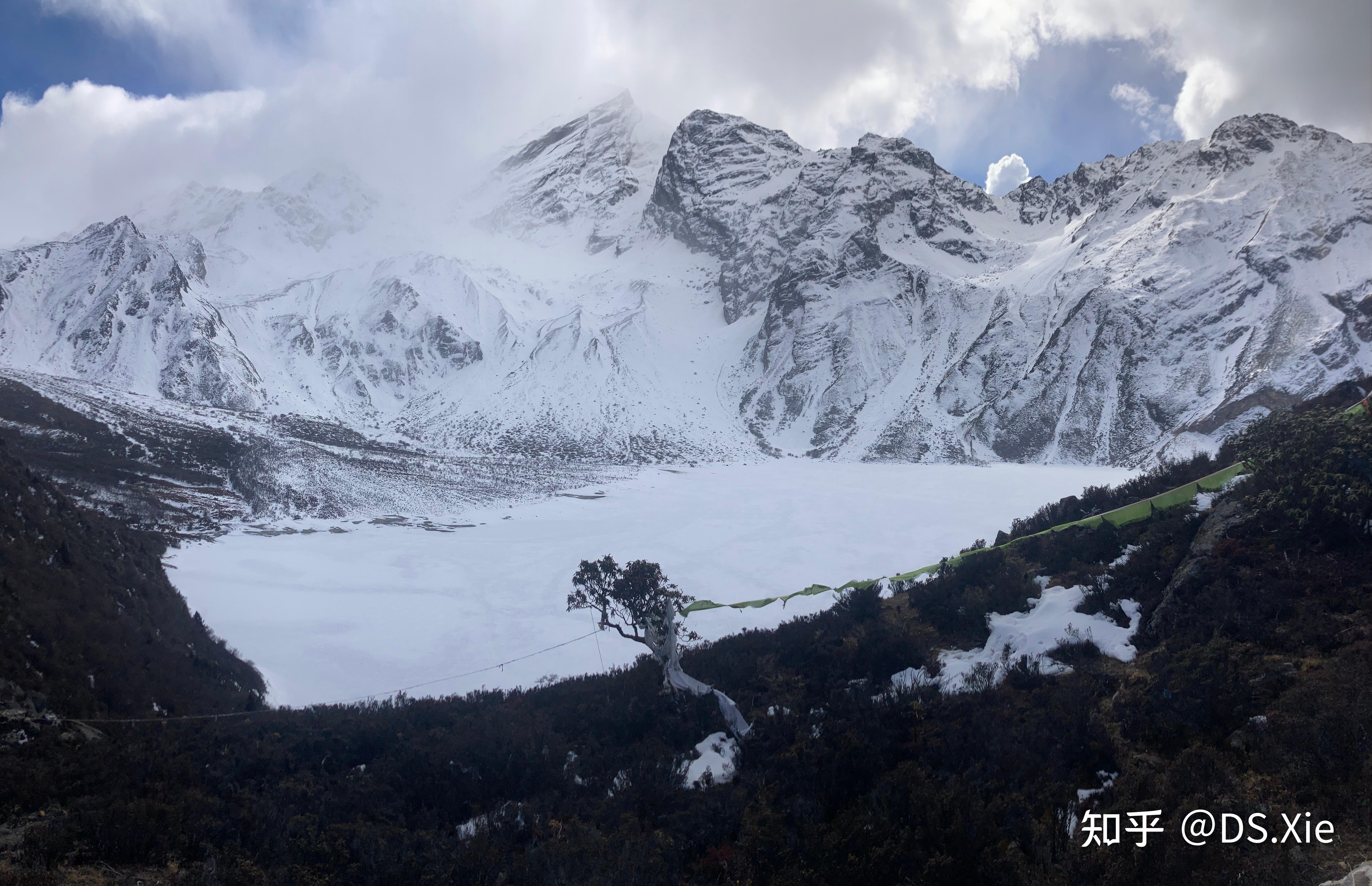 雪山的山神图片