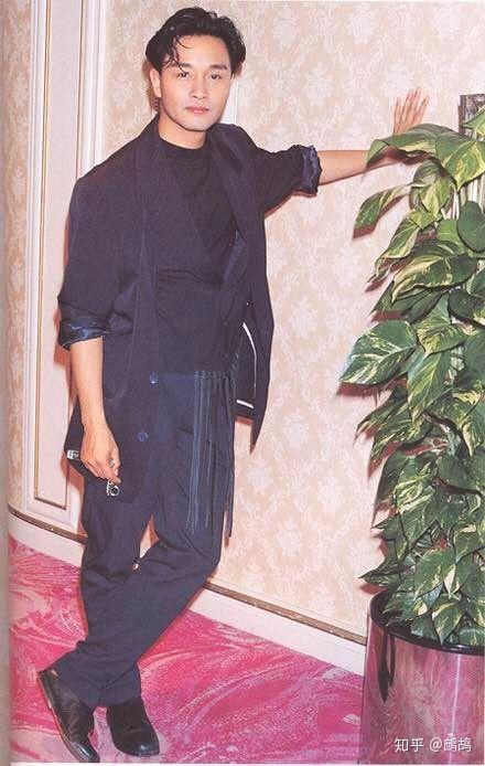 请问各位知友有没有哥哥张国荣全身照高清图想做人形立牌可以吗