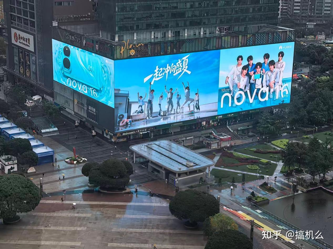 HUAWEI nova代言人排面十足 时代少年团巨幅海报闪耀潮流街区