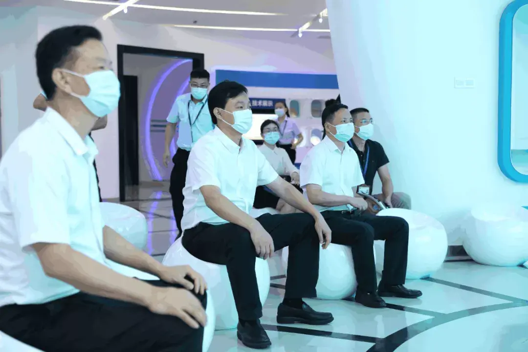 光明区委副书记政法委书记张华伟莅临远望谷调研指导