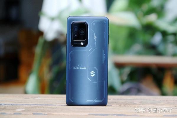 4nm制程工艺在性能上得到了大幅度的提升,gpu方面也升级至adreno 730