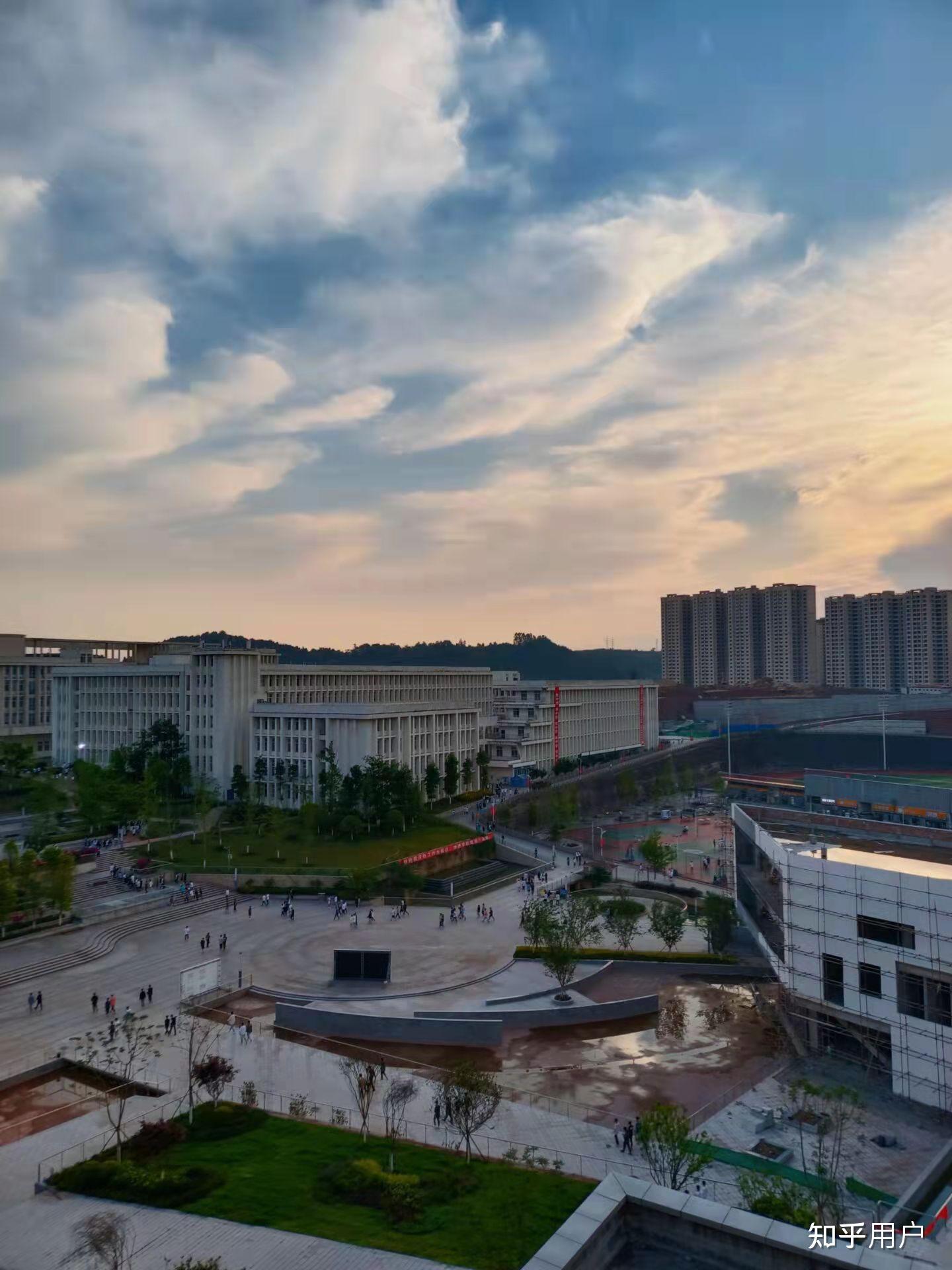 最近打算去四川省轻工工程学校成都校区请问有没有学校的前辈能咨询一