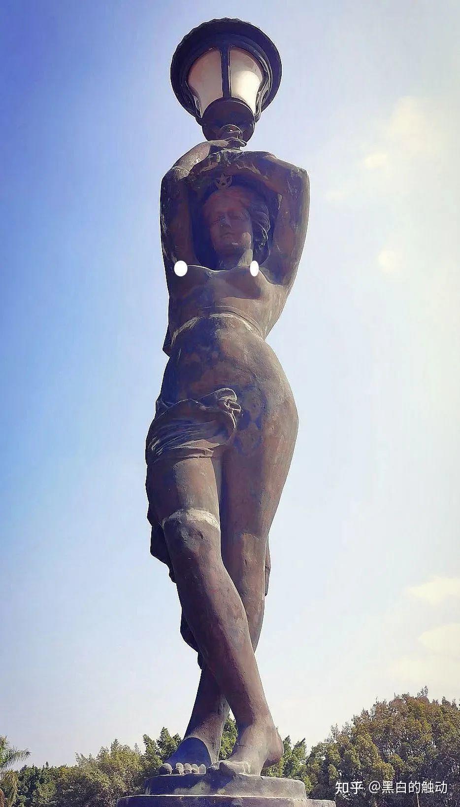 所塑为拿破仑的妹妹宝琳,波拿巴要求雕塑家把她雕成一个躺着的维纳斯