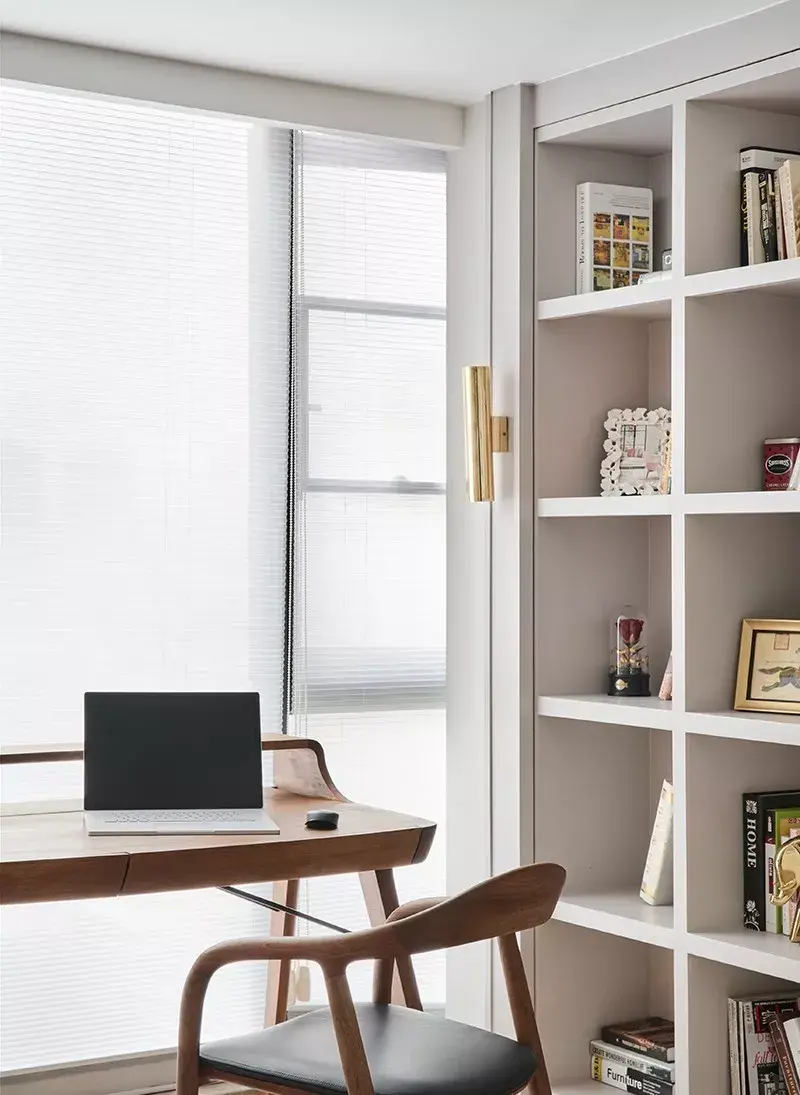 书房:满满文艺风将厚重的布艺帘换成百叶窗,从此,刺眼的阳光转换成