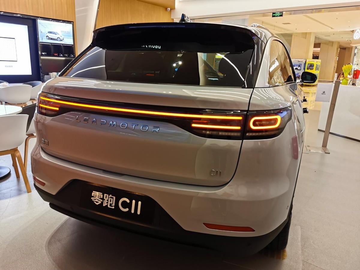 兼具性价比与智能化配置零跑c11实拍简评
