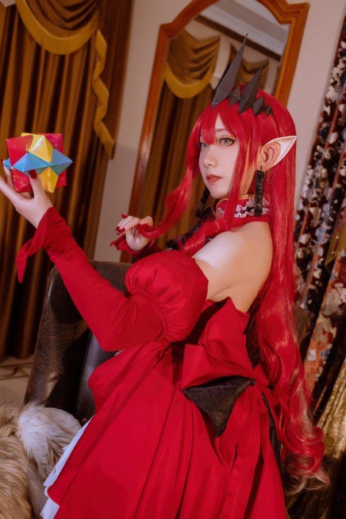 出镜:映月夜空妆造:映月夜空摄影后期:半糖小九_棚子:阿巴摄影棚 岛田