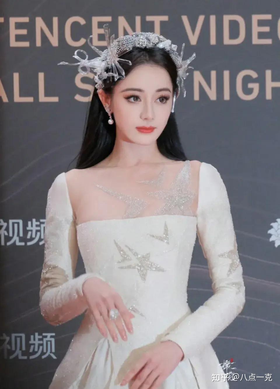 迪丽热巴《花少》差评不断!穿搭邋里邋遢,做作凹人设引发群嘲 - 知乎