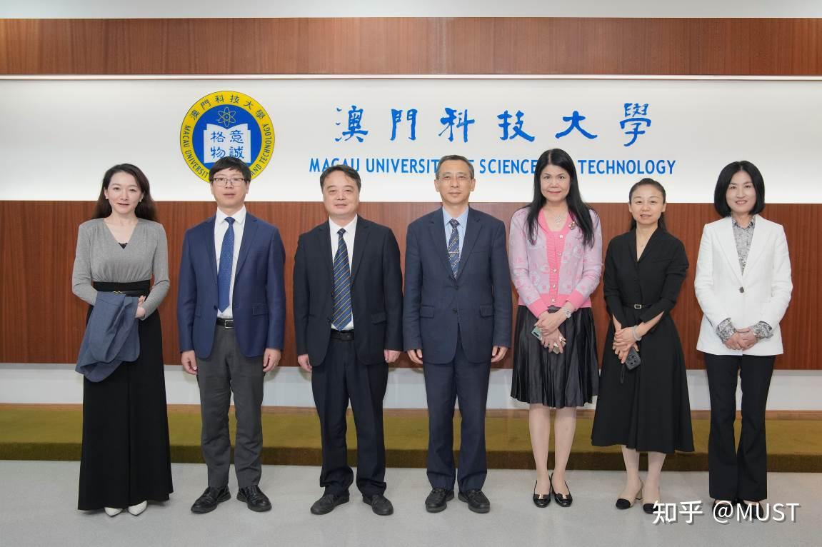 徐江荣校长(左三)一行与姜志宏副校长(中)等合影是此来访嘉宾还有