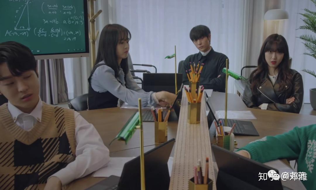 年度狗血剧《顶楼》:看韩国上流社会如何撕x,拼娃,拼穿衣