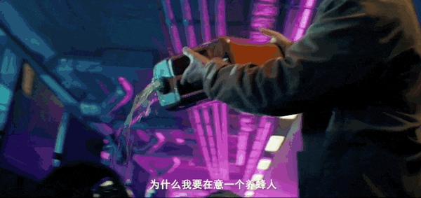 年度爽片来袭,杰森·斯坦森《养蜂人》太硬了!