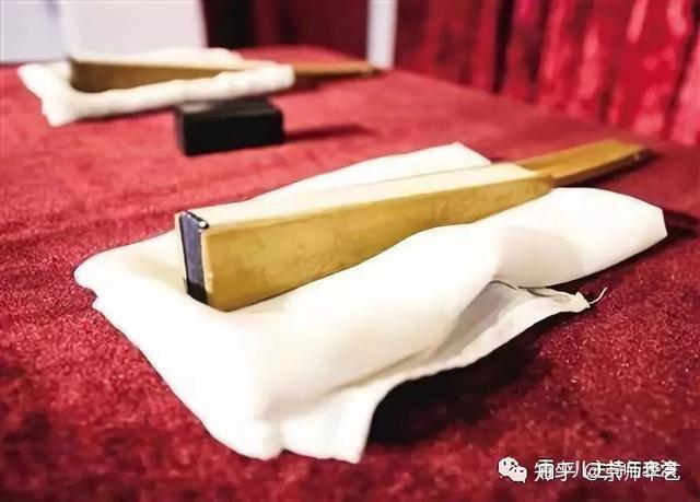 「华艺表演课堂」传统相声表演的艺术手段,常用道具和专业术语! - 知