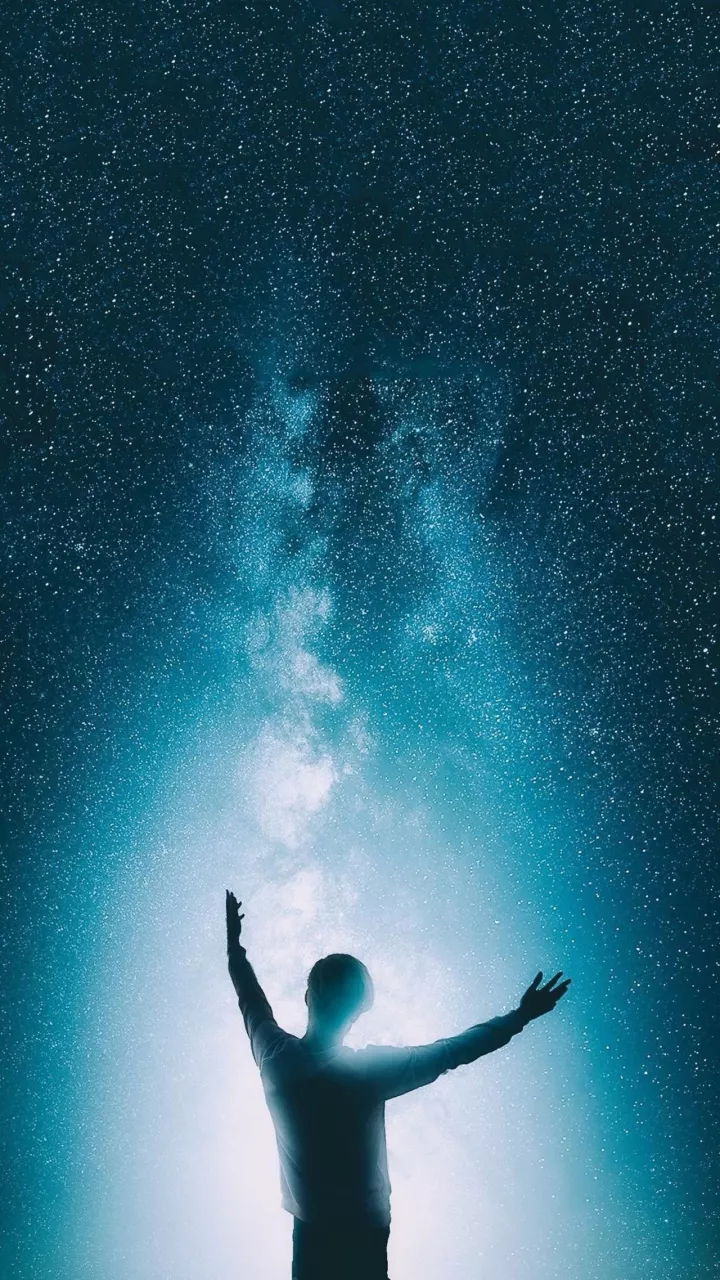 有没有两张半月的全面屏壁纸,背景是黑色的周围还带有一点星星的?