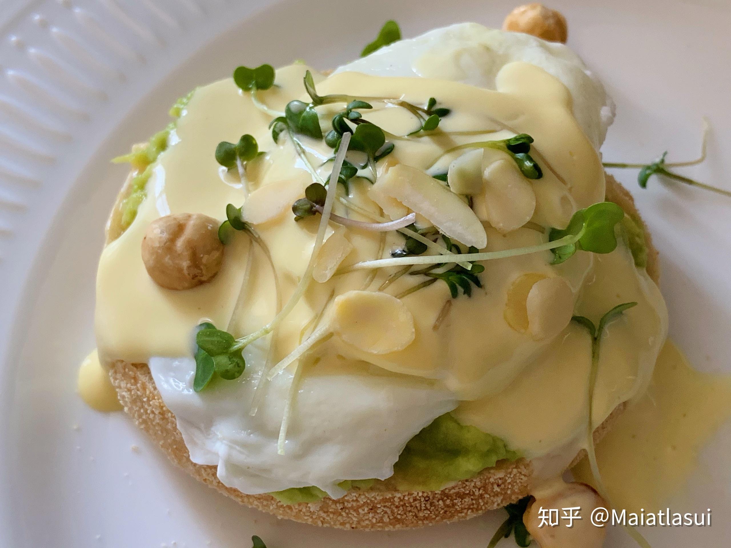 伦敦轻食谱早午餐必备的eggbenedict