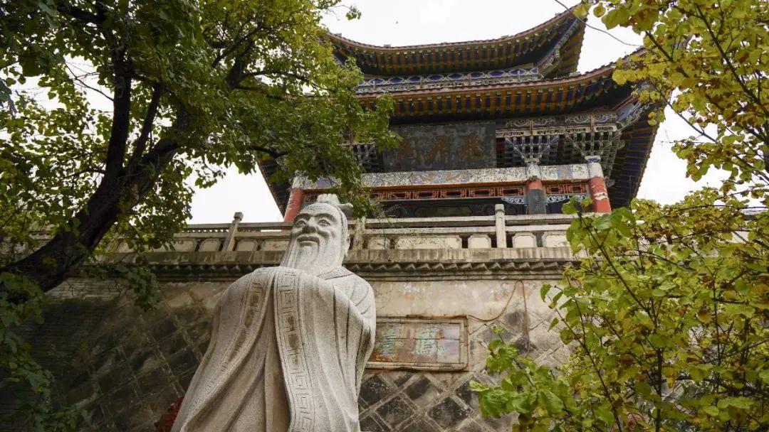 春天,我在二郎山等你等你带着万丈阳光为开颜阁再添一抹朱红春天,我在