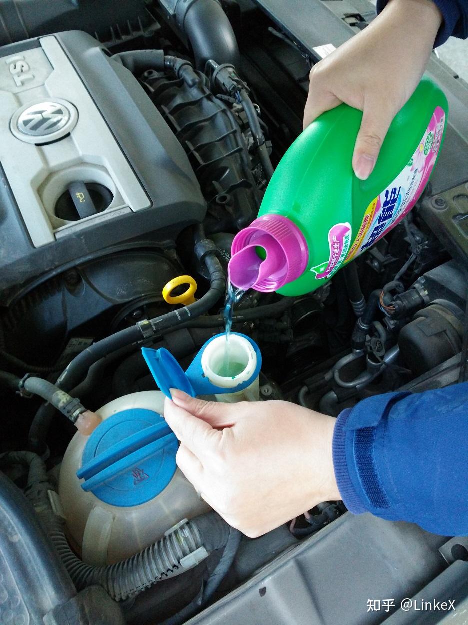 自己动手给帕萨特添加玻璃水