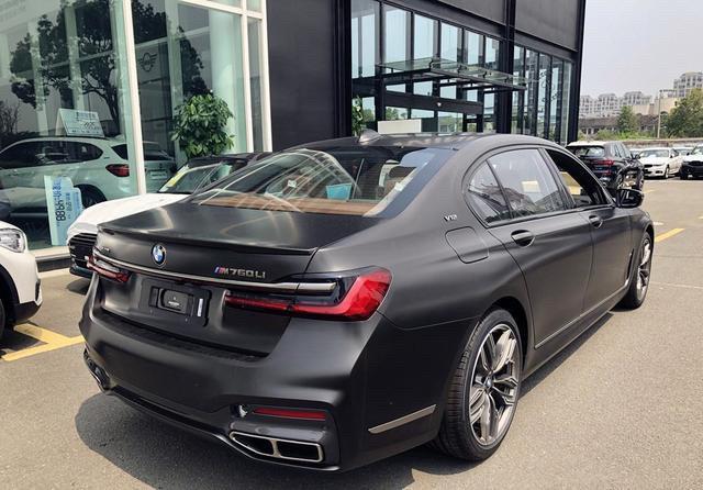 看着就完全像磨砂黑了我再上一点我去拍的和论坛里找的磨砂极地灰的图