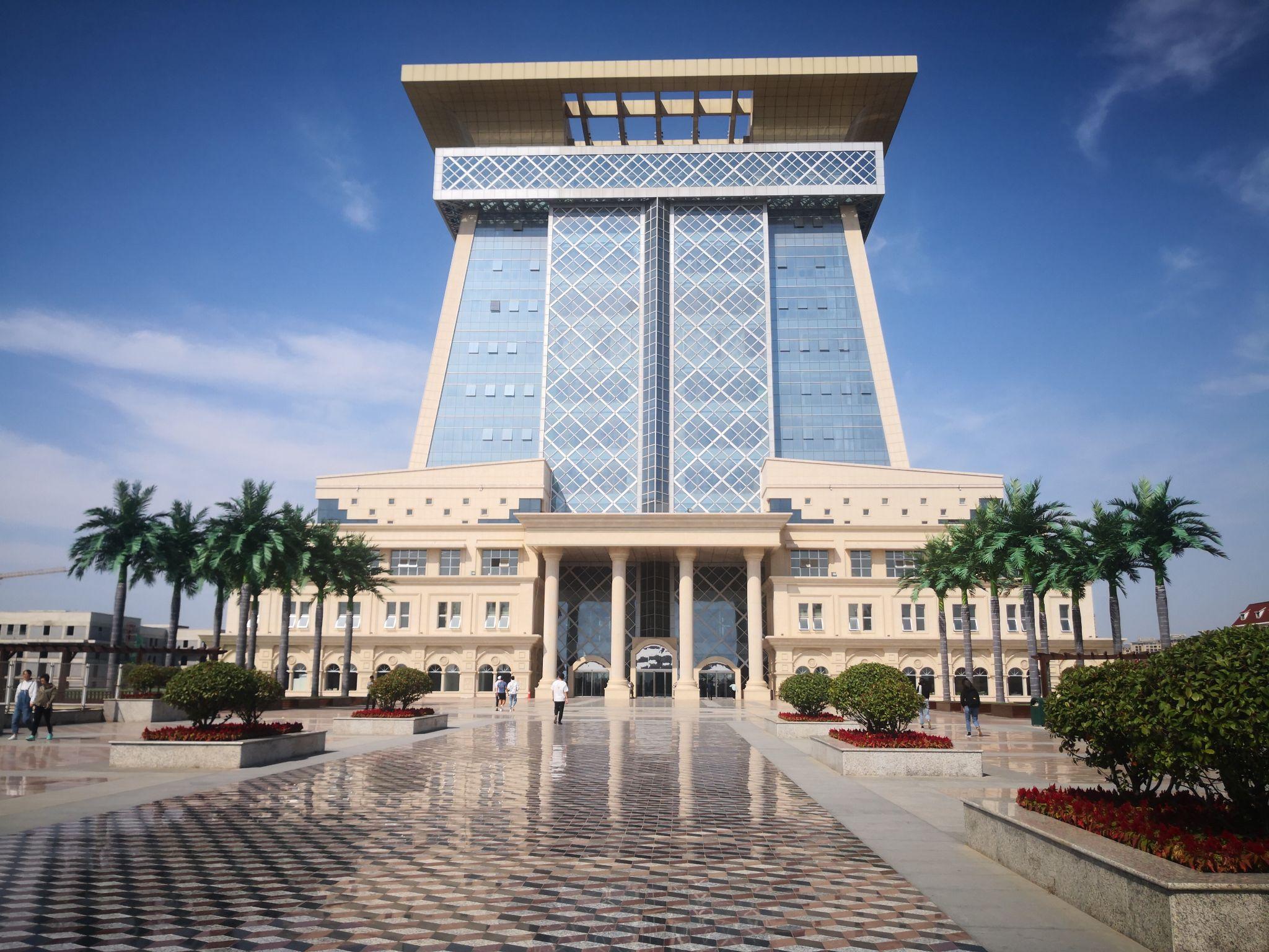 怎么看待郑州大学西亚斯国际学院建设豪华图书馆