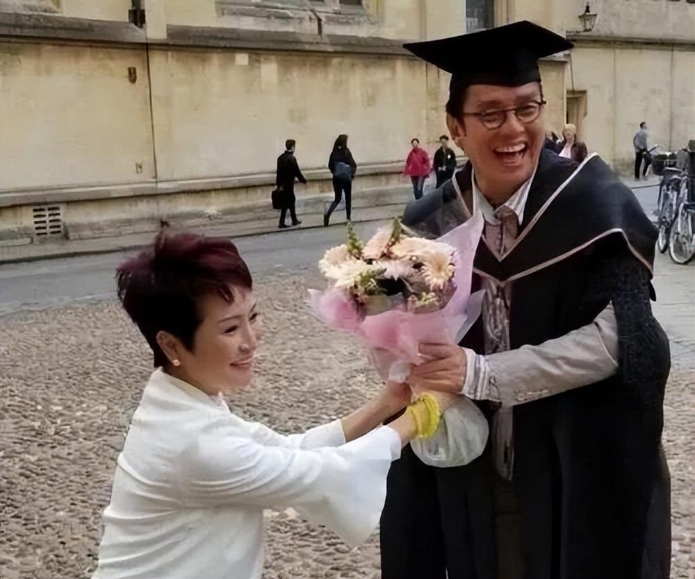 谭咏麟老婆_谭咏麟老婆杨洁薇图片 谭咏麟老婆

_谭咏麟老婆

杨洁薇图片（谭咏麟老婆个人资料） 谷歌词汇
