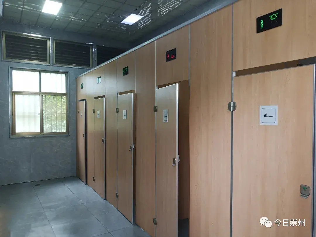 崇州又添高颜值智能公厕