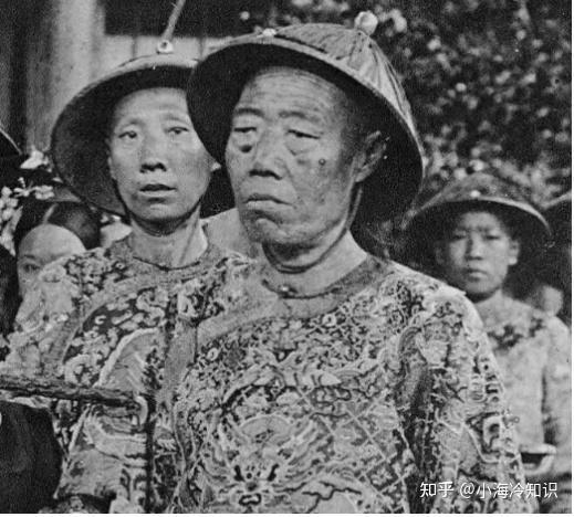 晚清太监真实相貌:相貌堂堂,图3太监将珍妃投井,图7才是李莲英 - 知乎