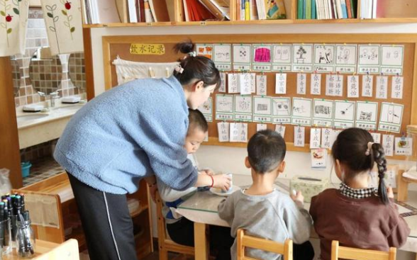 保育員:幼兒園或託兒所裡負責照管兒童生活的人員叫保育員什麼是保育