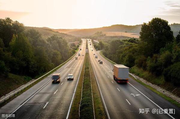 é«˜é€Ÿå…¬è·¯ä¸Šé