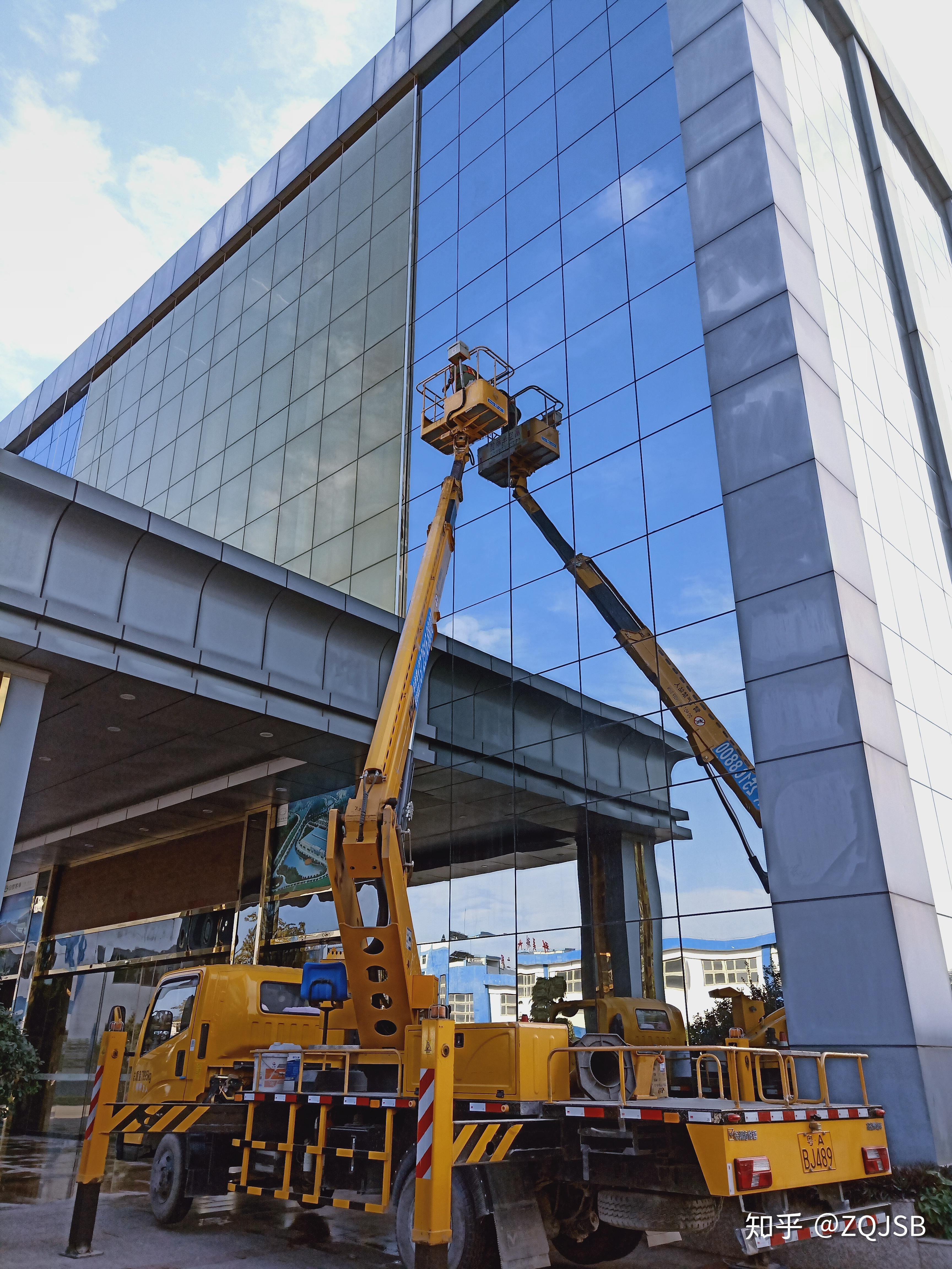 高灯杆刷漆翻新,隧道桥梁检修,园林树枝修剪,高空挂灯笼,外墙维修清洗